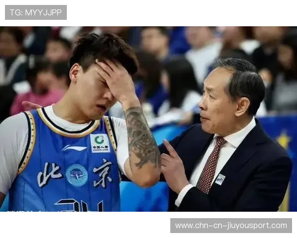 北京首钢迎来赵睿训练日 球迷热情高涨，北京首钢赵岩昊